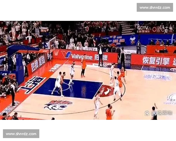 篮球赛关键时刻逆转全场，明星球员绝杀点燃观众激情 - 副本 (2)
