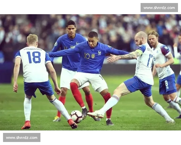 精彩回顾：本赛季足球比赛集锦，激动人心的进球与精彩瞬间一网打尽 - 副本 - 副本